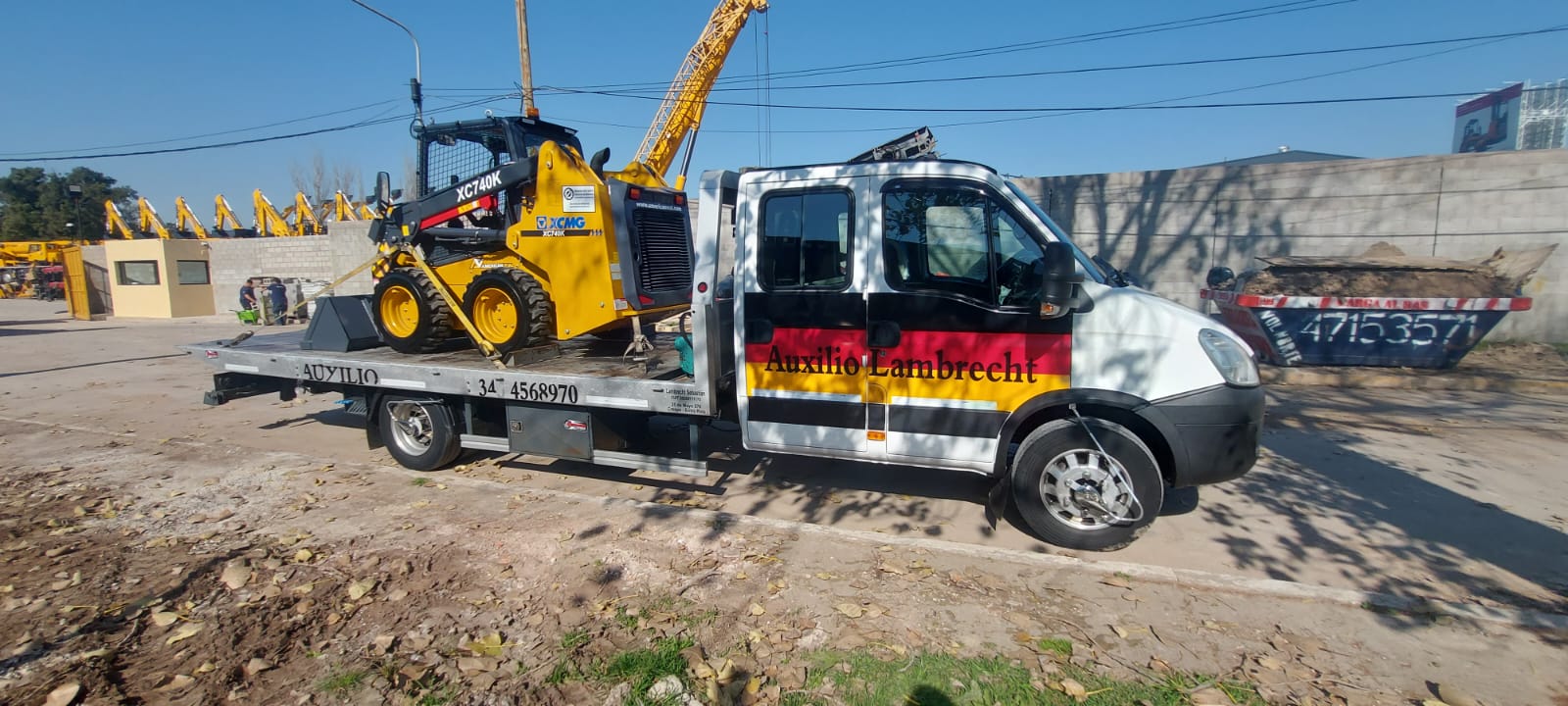 Grúa Auxilio Lambrecht transportando maquinaria en Paraná, Argentina