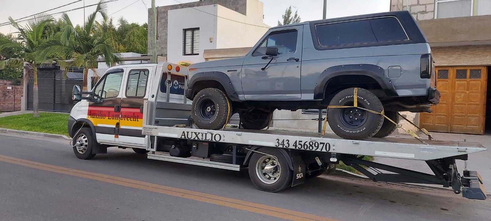 Flete y transporte con grúa plataforma en Paraná