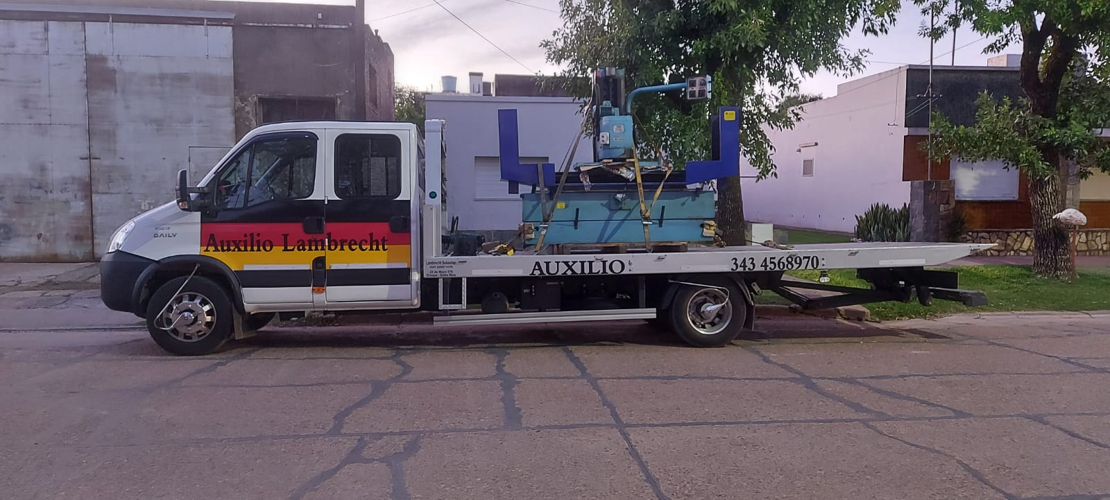Auxilio Lambrecht remolcando vehículo en Paraná, Entre Ríos, Argentina